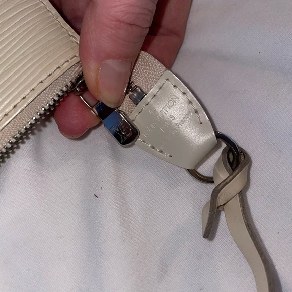 Louis Vuitton clutch - Picture 10 of 15